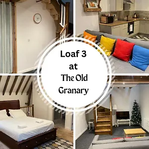 Apartment Loaf 3 At The Old Granary Converted Town Centre Barn, Beverley